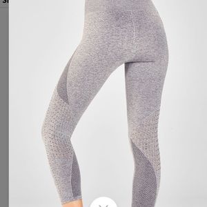 Fabletics Seamless Mid-Rise Mesh Capri Size Small